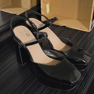 Black women pumps, size 10